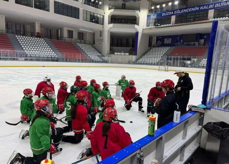 Selección Femenil de Hockey sobre Hielo logra histórico cuarto lugar mundial