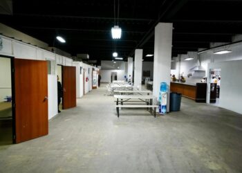 Autoridades habilitan albergue temporal en Tijuana para migrantes deportados
