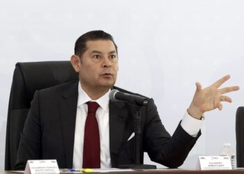 Armenta pide denunciar a defraudadores de programas sociales