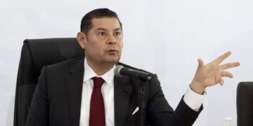 Armenta pide denunciar a defraudadores de programas sociales