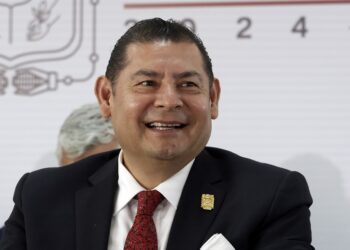 Armenta llama a empresarios al diálogo y a cumplir la ley