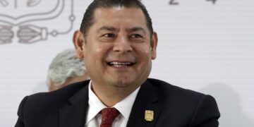 Armenta llama a empresarios al diálogo y a cumplir la ley