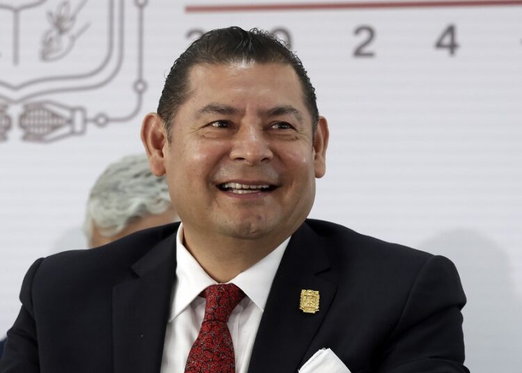 Armenta llama a empresarios al diálogo y a cumplir la ley