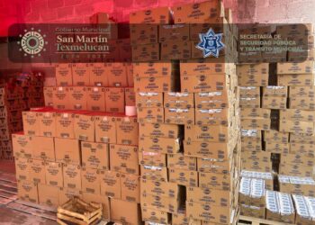 La SSP de Texmelucan en coordinación con Semar y Sedena, asegura bodega con mercancía robada