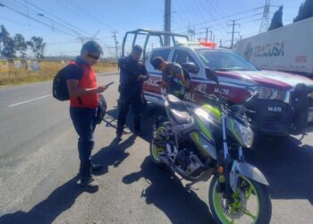 Recuperan vehículos y aseguran personas en Cuautlancingo