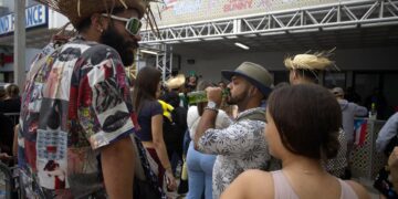 Filas interminables para entradas de Bad Bunny en Puerto Rico