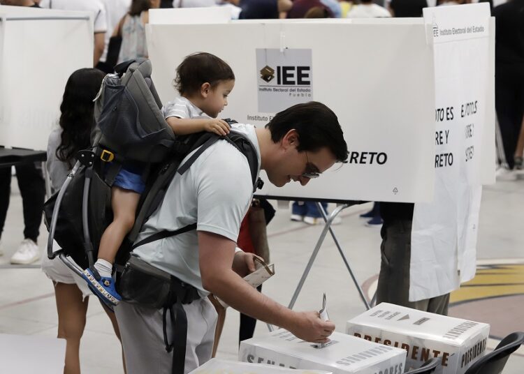 Alcaldes piden apoyo al IEE para capacitarse y organizar elecciones en juntas auxiliares