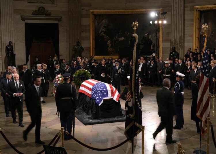 Féretro de Jimmy Carter llega al Capitolio para homenaje antes del funeral