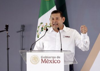 Armenta ratifica su solidaridad con migrantes y mujeres