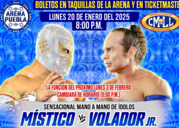 Mano a mano entre Volador Jr y Místico en la Arena Puebla