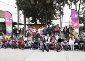 Pepe Chedraui y MariElise Budib entregan juguetes a niñas y niños en  Villafrontera