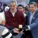 VIDEO: Alejandro Armenta y Pepe Chedraui parten gigantesca rosca en el zócalo de la ciudad