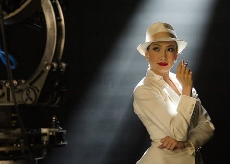 JLo se convierte en una diva de Hollywood en ‘Kiss of the Spider Woman’