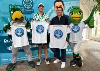 Arturo González encabeza clínica deportiva con nadador olímpico Jorge Iga
