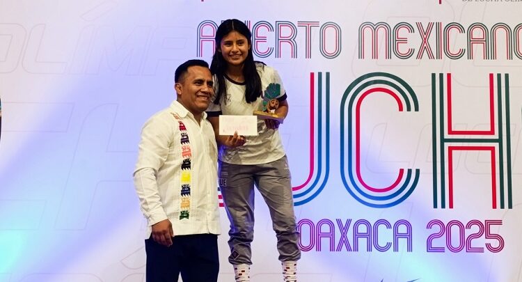 Luchadores poblanos obtienen 18 medallas en Abierto Mexicano de Lucha 2025