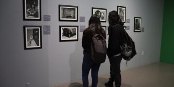 159 escritoras mexicanas captadas por la lente de Barry Domínguez