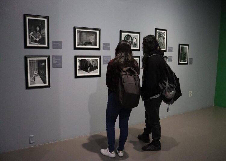 159 escritoras mexicanas captadas por la lente de Barry Domínguez