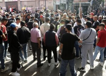Ambulantes piden que los dejen vender hasta el Día de Reyes
