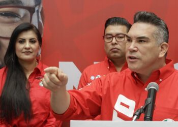 ¡A los connacionales se les defiende con acciones!