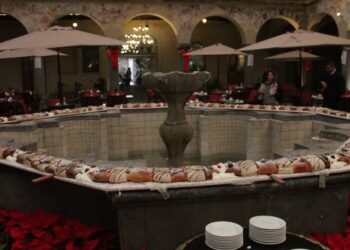 Quinta Real realiza corte de rosca de Reyes