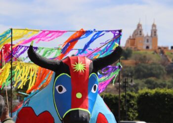 Invita Gobierno de Cholula al desfile de toros monumentales