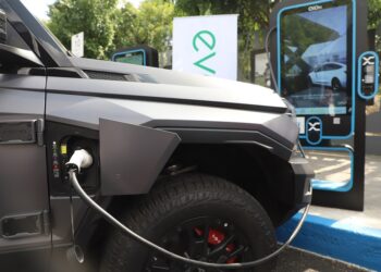 Mercado de vehículos híbridos y eléctricos crece 27.5% en Puebla