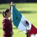 Sheinbaum reivindica soberanía y migrantes en Día de la Bandera
