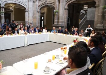 Pepe Chedraui toma protesta a 15 presidentes auxiliares