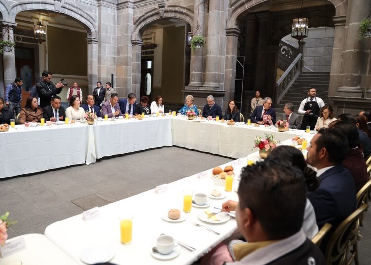 Pepe Chedraui toma protesta a 15 presidentes auxiliares