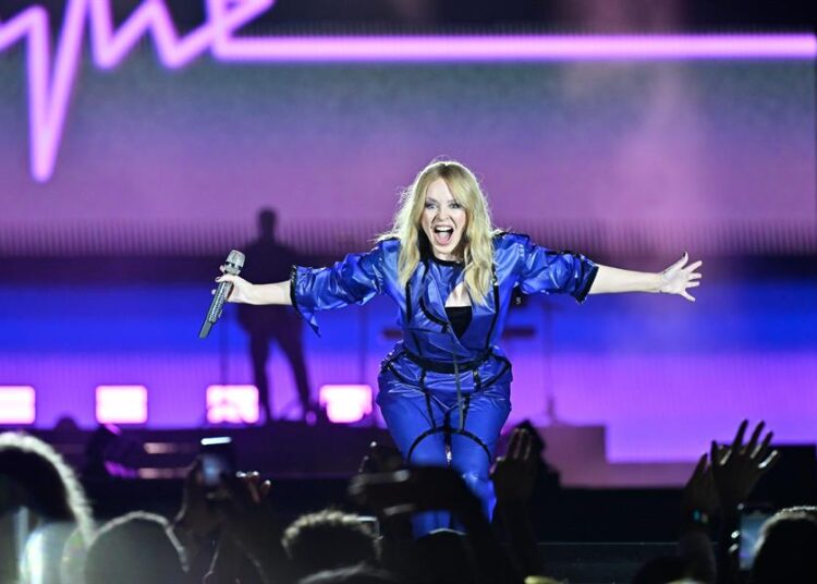 Kylie Minogue empieza su gira mundial «Tensión»