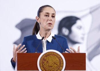 Sheinbaum acuerda con gasolineros fijar precio de gasolina magna en 24 pesos