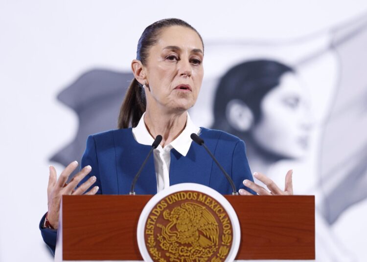 Sheinbaum acuerda con gasolineros fijar precio de gasolina magna en 24 pesos