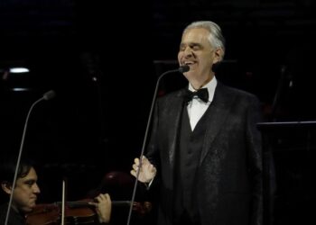 Andrea Bocelli recorre sus 30 años de carrera en una noche mágica en Bogotá