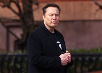 Musk lanza «Grok-3», modelo de IA «aterradoramente inteligente»