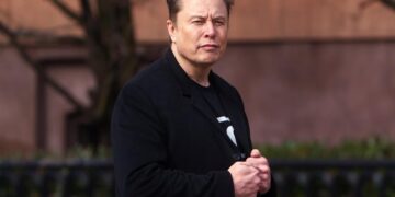 Musk lanza «Grok-3», modelo de IA «aterradoramente inteligente»