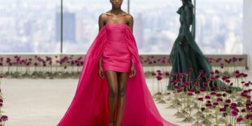 Carolina Herrera deslumbra con jardín de brillos en Nueva York