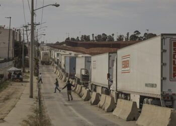 Exportadores en México tardan hasta ocho horas en cruzar a EE.UU. tras medidas de Trump