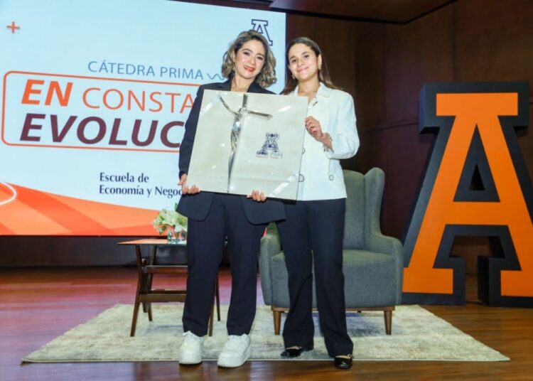 Líder de Cemex comparte claves de éxito con estudiantes de la Anáhuac Puebla