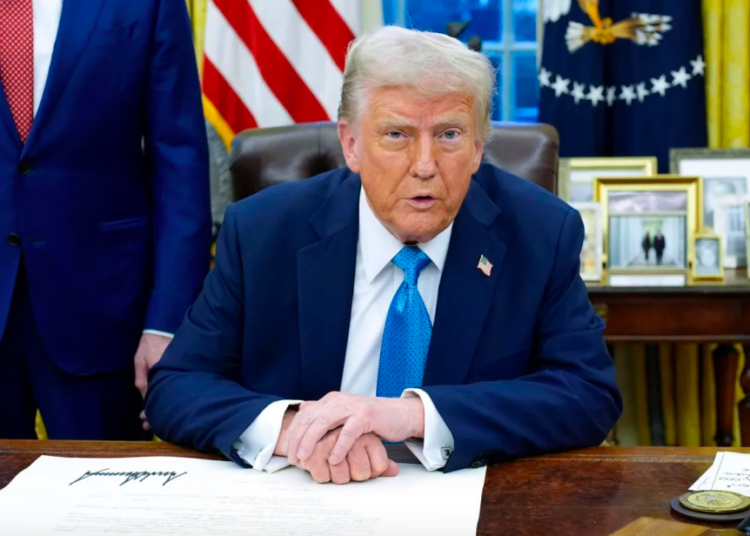 Trump hablará con Canadá y México sobre aranceles
