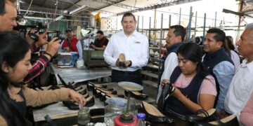 Instalarán tres centros de producción de calzado, para entregarlo a escolares: Armenta