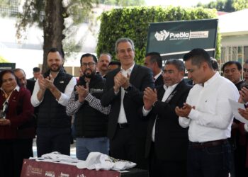 Pepe Chedraui entrega techado en el CENHCH