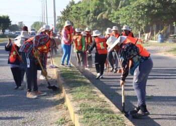 Migrantes trabajan en Tapachula, Chiapas tras bloqueo de Trump