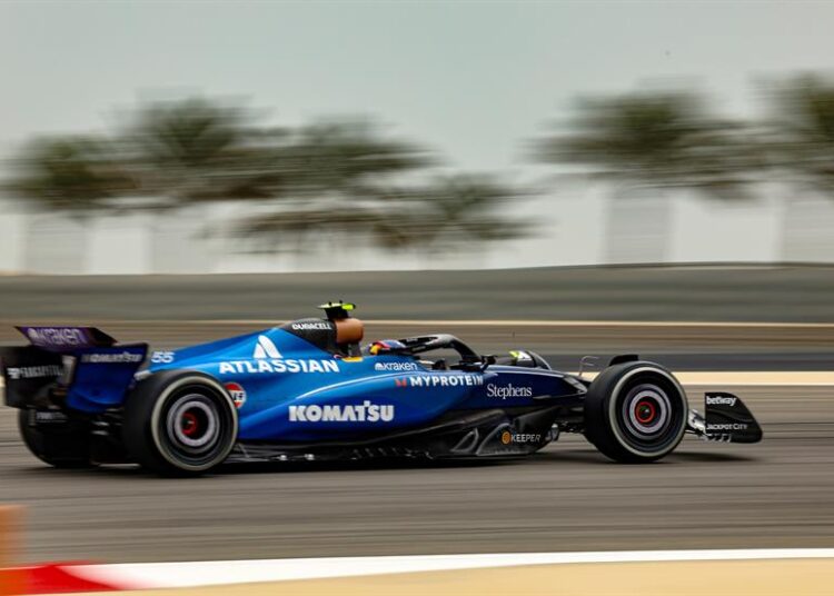 Sainz fue más rápido de Hamilton en pruebas de pretemporada