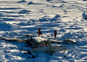 Al menos 3 muertos tras localizar los restos del avión que desapareció en Alaska el jueves