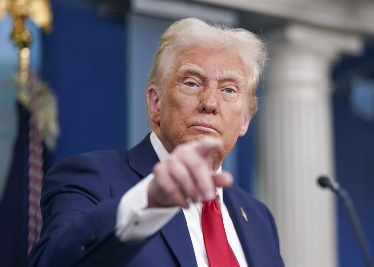Trump busca desmantelar el Departamento de Educación: WSJ