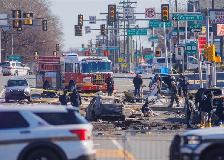 Sheinbaum lamenta la muerte de 6 mexicanos en accidente aéreo en Filadelfia