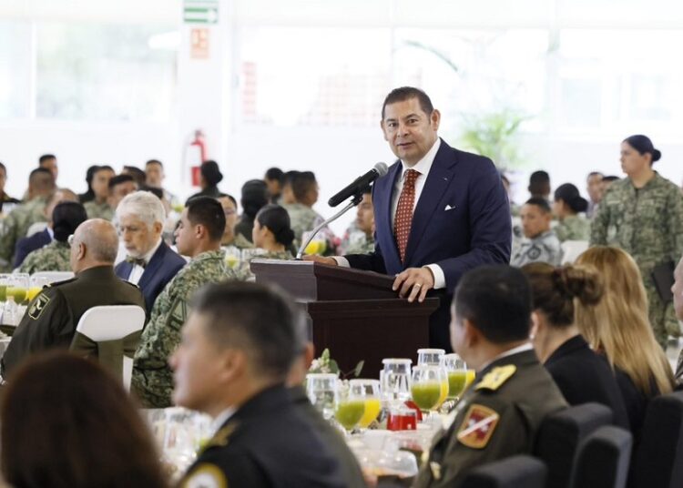 Armenta participa en celebración del Día del Ejército Mexicano