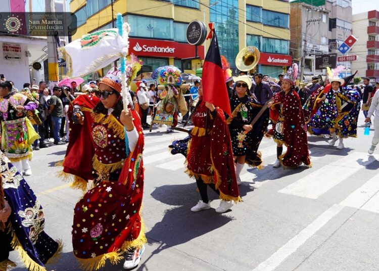 Realizan Desfile de Carnaval Suma de Tradiciones 2025 en Texmelucan