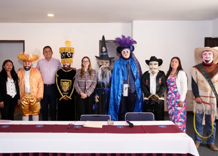 Presentan tradicional Carnaval de Tecali de Herrera