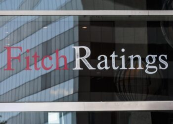Fitch advierte recesión y baja de calificación para México por aranceles
